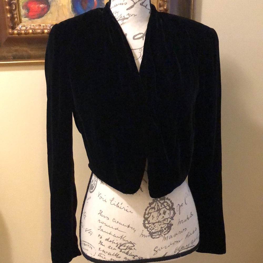 ⭐️Cache Classic velvet lined long sleeve elegant dress up or down cropped jacket